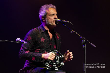BARCELONA, ESPAÑA – DICIEMBRE 15: Carlos Tarque de M-Clan durante la grabación del concierto realizado en la Barts el 15 de diciembre de 2021 en Barcelona, España. (Foto por Fernando Pérez)