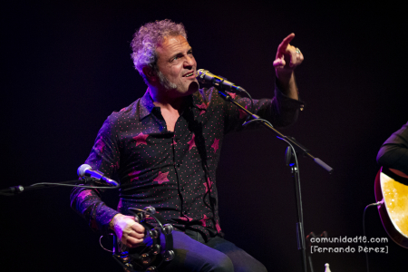 BARCELONA, ESPAÑA – DICIEMBRE 15: Carlos Tarque de M-Clan durante la grabación del concierto realizado en la Barts el 15 de diciembre de 2021 en Barcelona, España. (Foto por Fernando Pérez)