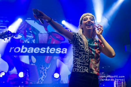 BARCELONA, ESPAÑA – DICIEMBRE 3: Gemma Polo (Voz) de Roba Estesa en concierto en la Sala Apolo el 3 de diciembre de 2021 en Barcelona, España. (Foto por Fernando Pérez) Huntza Roba Estesa Barcelona