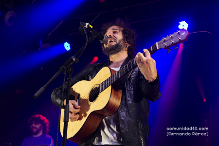 BARCELONA, ESPAÑA – FEBRERO 13. Eric Griso (Guitarra) de Arnau Griso durante su primer concierto en la Sala Razzmatazz el 13 de febrero de 2022 en Barcelona, España. (Foto por Fernando Pérez) Arnau Griso Barcelona