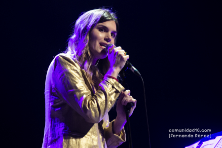 BARCELONA, ESPAÑA – FEBRERO 10: Elvira Sastre (Escritora y Poeta) durante su recital como parte del Guitar BCN 2022 en la sala Barts el 10 de febrero de 2022 en Barcelona, España. (Foto por Fernando Pérez)