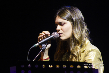 BARCELONA, ESPAÑA – FEBRERO 10: Elvira Sastre (Escritora y Poeta) durante su recital como parte del Guitar BCN 2022 en la sala Barts el 10 de febrero de 2022 en Barcelona, España. (Foto por Fernando Pérez) Elvira Sastre Barcelona