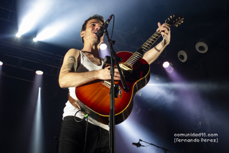 BARCELONA, ESPAÑA – FEBRERO 12. David Ruiz (Vozy guitarra) de La Maravillosa Orquesta del Alcohol (La M.O.D.A.) durante su segundo concierto en la Sala Razzmatazz el 12 de febrero de 2022 en Barcelona, España. (Foto por Fernando Pérez)
