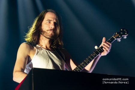 BARCELONA, ESPAÑA – FEBRERO 12. Jacobo Naya de La Maravillosa Orquesta del Alcohol (La M.O.D.A.) durante su segundo concierto en la Sala Razzmatazz el 12 de febrero de 2022 en Barcelona, España. (Foto por Fernando Pérez) La Maravillosa Orquesta del Alcohol Razzmatazz