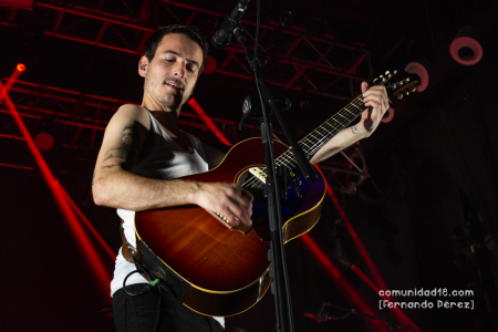 BARCELONA, ESPAÑA – FEBRERO 12. David Ruiz (Vozy guitarra) de La Maravillosa Orquesta del Alcohol (La M.O.D.A.) durante su segundo concierto en la Sala Razzmatazz el 12 de febrero de 2022 en Barcelona, España. (Foto por Fernando Pérez) La Maravillosa Orquesta del Alcohol Razzmatazz