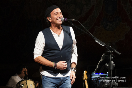 BARCELONA, ESPAÑA – FEBRERO 11: Álvaro Urquijo (Voz, Guitarra) de Los Secretos durante su concierto como parte del Guitar BCN 2022 en el Palau de la Música Catalana el 11 de febrero de 2022 en Barcelona, España. (Foto por Fernando Pérez) Los Secretos