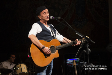 BARCELONA, ESPAÑA – FEBRERO 11: Álvaro Urquijo (Voz, Guitarra) de Los Secretos durante su concierto como parte del Guitar BCN 2022 en el Palau de la Música Catalana el 11 de febrero de 2022 en Barcelona, España. (Foto por Fernando Pérez)