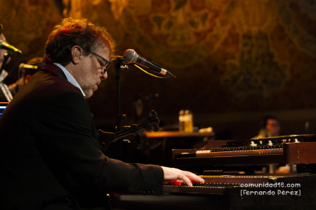 BARCELONA, ESPAÑA – FEBRERO 11: Jesús Redondo (Teclados) de Los Secretos durante su concierto como parte del Guitar BCN 2022 en el Palau de la Música Catalana el 11 de febrero de 2022 en Barcelona, España. (Foto por Fernando Pérez)
