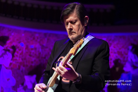 BARCELONA, ESPAÑA – FEBRERO 11: Ramón Arroyo (Guitarra) de Los Secretos durante su concierto como parte del Guitar BCN 2022 en el Palau de la Música Catalana el 11 de febrero de 2022 en Barcelona, España. (Foto por Fernando Pérez)