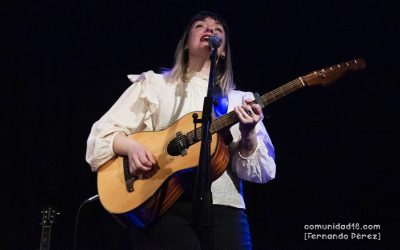 BARCELONA, ESPAÑA – FEBRERO 18. Maria Blanco Uranga (Voz y guitarra) de Mäbu en concierto presentando su disco "Un año después" en la Barts Club el 18 de febrero de 2022 en Barcelona, España. (Foto por Fernando Pérez) Mäbu Barcelona