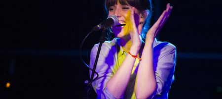 BARCELONA, ESPAÑA – FEBRERO 24. Ariadna Rubio de TéCanela en concierto como parte del Festival Empremtes en la Apolo 2 el 24 de febrero de 2022 en Barcelona, España. (Foto por Fernando Pérez)