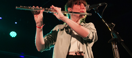 BARCELONA, ESPAÑA – FEBRERO 24. Ariadna Rubio de TéCanela en concierto como parte del Festival Empremtes en la Apolo 2 el 24 de febrero de 2022 en Barcelona, España. (Foto por Fernando Pérez) TéCanela Apolo
