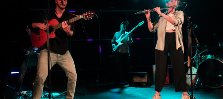 BARCELONA, ESPAÑA – FEBRERO 24. TéCanela en concierto como parte del Festival Empremtes en la Apolo 2 el 24 de febrero de 2022 en Barcelona, España. (Foto por Fernando Pérez) TéCanela Apolo