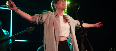 BARCELONA, ESPAÑA – FEBRERO 24. Ariadna Rubio de TéCanela en concierto como parte del Festival Empremtes en la Apolo 2 el 24 de febrero de 2022 en Barcelona, España. (Foto por Fernando Pérez)