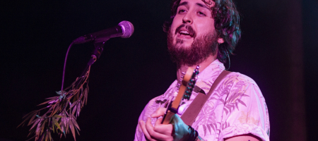 BARCELONA, ESPAÑA – MARZO 24. Ramón García (Guitarra) de Bombai durante su actuación abriendo el concierto de Pignoise en la Apolo el 24 de marzo de 2022 en Barcelona, España. (Foto por Fernando Pérez)