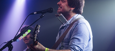 BARCELONA, ESPAÑA – MARZO 10. Dani Marco (Voz y Guitarra) de Despistaos en concierto en La Nau el 10 de marzo de 2022 en Barcelona, España. (Foto por Fernando Pérez) Despistaos Barcelona