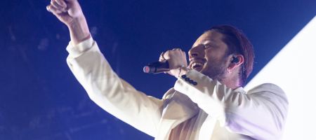 BARCELONA, ESPAÑA – MARZO 12. Manuel Carrasco en concierto como parte de su Gira La Cruz del Mapa en el Palau Sant Jordi el 12 de marzo de 2022 en Barcelona, España. (Foto por Fernando Pérez)