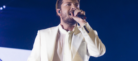 BARCELONA, ESPAÑA – MARZO 12. Manuel Carrasco en concierto como parte de su Gira La Cruz del Mapa en el Palau Sant Jordi el 12 de marzo de 2022 en Barcelona, España. (Foto por Fernando Pérez)