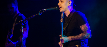 BARCELONA, ESPAÑA – MARZO 24. Álvaro Benito (Voz y Guitarra) de Pignoise en concierto en la Apolo el 24 de marzo de 2022 en Barcelona, España. (Foto por Fernando Pérez)