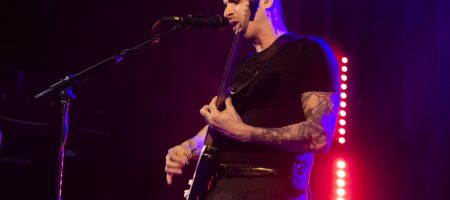 BARCELONA, ESPAÑA – MARZO 24. Álvaro Benito (Voz y Guitarra) de Pignoise en concierto en la Apolo el 24 de marzo de 2022 en Barcelona, España. (Foto por Fernando Pérez) Pignoise Barcelona