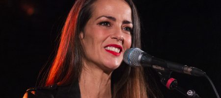 BARCELONA, ESPAÑA – MARZO 5. Vega en concierto como parte del Cruïlla de Primavera en la Apolo 2 el 5 de marzo de 2022 en Barcelona, España. (Foto por Fernando Pérez)