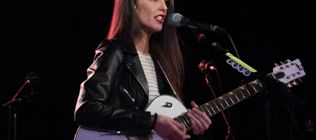 BARCELONA, ESPAÑA – MARZO 5. Vega en concierto como parte del Cruïlla de Primavera en la Apolo 2 el 5 de marzo de 2022 en Barcelona, España. (Foto por Fernando Pérez) Vega Barcelona