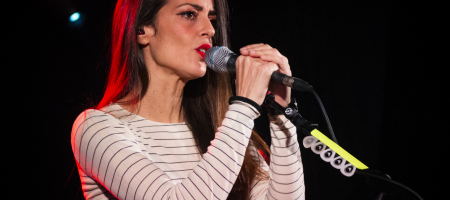 BARCELONA, ESPAÑA – MARZO 5. Vega en concierto como parte del Cruïlla de Primavera en la Apolo 2 el 5 de marzo de 2022 en Barcelona, España. (Foto por Fernando Pérez) Vega Barcelona