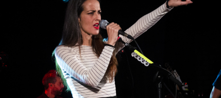 BARCELONA, ESPAÑA – MARZO 5. Vega en concierto como parte del Cruïlla de Primavera en la Apolo 2 el 5 de marzo de 2022 en Barcelona, España. (Foto por Fernando Pérez) Vega Barcelona