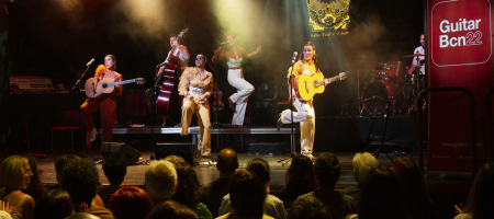 BARCELONA, ESPAÑA – ABRIL 27. Las Migas en concierto como parte del Guitar BCN en la sala Luz de Gas el 27 de abril de 2022 en Barcelona, España. (Foto por Fernando Pérez) Las Migas Barcelona