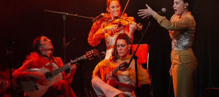 BARCELONA, ESPAÑA – ABRIL 27. Las Migas en concierto como parte del Guitar BCN en la sala Luz de Gas el 27 de abril de 2022 en Barcelona, España. (Foto por Fernando Pérez) Las Migas Barcelona