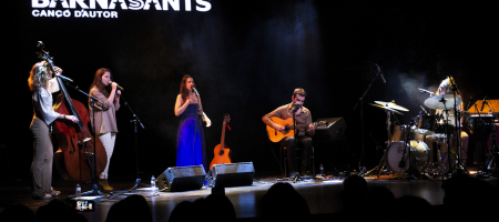 BARCELONA, ESPAÑA – ABRIL 8. Raquel Lúa en el concierto de presentación de su disco Piel como parte del Barnasants en Luz de Gas el 8 de abril de 2022 en Barcelona, España. (Foto por Fernando Pérez) Raquel Lúa Piel