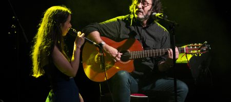 BARCELONA, ESPAÑA – ABRIL 8. Raquel Lúa en el concierto de presentación de su disco Piel como parte del Barnasants en Luz de Gas el 8 de abril de 2022 en Barcelona, España. (Foto por Fernando Pérez)