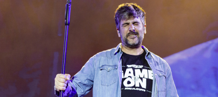 BARCELONA, ESPAÑA – MAYO 14. David Muñoz de Estopa en concierto como parte de su Gira fuego 2022 en el Parc del Forum el 14 de mayo de 2022 en Barcelona, España. (Foto por Fernando Pérez)