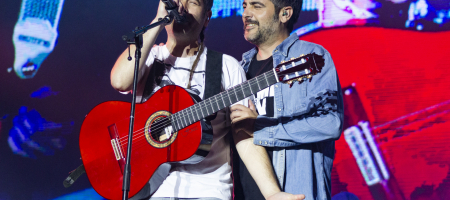 BARCELONA, ESPAÑA – MAYO 14. Estopa en concierto como parte de su Gira fuego 2022 en el Parc del Forum el 14 de mayo de 2022 en Barcelona, España. (Foto por Fernando Pérez) Estopa Barcelona 2022