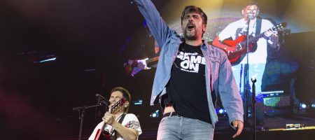 BARCELONA, ESPAÑA – MAYO 14. Estopa en concierto como parte de su Gira fuego 2022 en el Parc del Forum el 14 de mayo de 2022 en Barcelona, España. (Foto por Fernando Pérez) Estopa Barcelona 2022