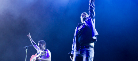 BARCELONA, ESPAÑA – MAYO 14. Estopa en concierto como parte de su Gira fuego 2022 en el Parc del Forum el 14 de mayo de 2022 en Barcelona, España. (Foto por Fernando Pérez)