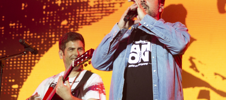 BARCELONA, ESPAÑA – MAYO 14. Estopa en concierto como parte de su Gira fuego 2022 en el Parc del Forum el 14 de mayo de 2022 en Barcelona, España. (Foto por Fernando Pérez) Estopa Barcelona 2022