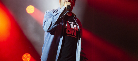 BARCELONA, ESPAÑA – MAYO 14. David Muñoz de Estopa en concierto como parte de su Gira fuego 2022 en el Parc del Forum el 14 de mayo de 2022 en Barcelona, España. (Foto por Fernando Pérez)