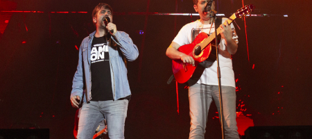 BARCELONA, ESPAÑA – MAYO 14. Estopa en concierto como parte de su Gira fuego 2022 en el Parc del Forum el 14 de mayo de 2022 en Barcelona, España. (Foto por Fernando Pérez) Estopa Barcelona 2022
