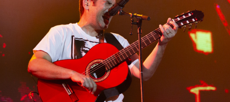 BARCELONA, ESPAÑA – MAYO 14. José Muñoz de Estopa en concierto como parte de su Gira fuego 2022 en el Parc del Forum el 14 de mayo de 2022 en Barcelona, España. (Foto por Fernando Pérez)