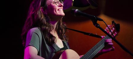 BARCELONA, ESPAÑA – ABRIL 28. Gessamí Boada en concierto como parte del Barnasants en Harlem Jazz Club el 28 de abril de 2022 en Barcelona, España. (Foto por Fernando Pérez) Gessamí Boada Barnasants