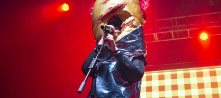 BARCELONA, ESPAÑA – MAYO 26. Tania Lozano de Ladilla Rusa en concierto en la Razzmatazz el 26 de mayo de 2022 en Barcelona, España. (Foto por Fernando Pérez) Ladilla Rusa Razzmatazz