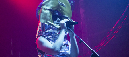 BARCELONA, ESPAÑA – MAYO 26. Víctor Clares de Ladilla Rusa en concierto en la Razzmatazz el 26 de mayo de 2022 en Barcelona, España. (Foto por Fernando Pérez)