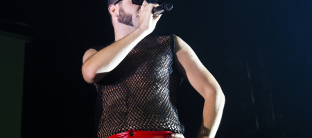 BARCELONA, ESPAÑA – MAYO 26. Víctor Clares de Ladilla Rusa en concierto en la Razzmatazz el 26 de mayo de 2022 en Barcelona, España. (Foto por Fernando Pérez)