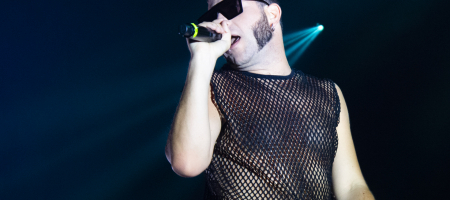 BARCELONA, ESPAÑA – MAYO 26. Víctor Clares de Ladilla Rusa en concierto en la Razzmatazz el 26 de mayo de 2022 en Barcelona, España. (Foto por Fernando Pérez)