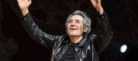 BARCELONA, ESPAÑA – MAYO 4. Miguel Ríos & The Black Betty Trio en concierto en el Palau de la música catalana como parte del Guitar BCN el 4 de mayo de 2022 en Barcelona, España. (Foto por Fernando Pérez) Miguel Ríos The Black Betty Trio