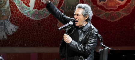 BARCELONA, ESPAÑA – MAYO 4. Miguel Ríos durante el concierto de Miguel Ríos & The Black Betty Trio en el Palau de la música catalana como parte del Guitar BCN el 4 de mayo de 2022 en Barcelona, España. (Foto por Fernando Pérez)