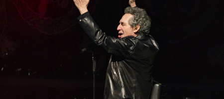 BARCELONA, ESPAÑA – MAYO 4. Miguel Ríos durante el concierto de Miguel Ríos & The Black Betty Trio en el Palau de la música catalana como parte del Guitar BCN el 4 de mayo de 2022 en Barcelona, España. (Foto por Fernando Pérez)