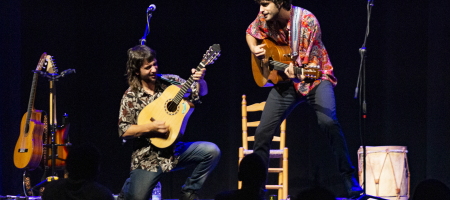 BARCELONA, ESPAÑA – MAYO 13. Alvaro Navarro y Pedro Pastor en concierto como parte del Barnasants en el Centro Cívico Casinet d'Hostafrancs el 13 de mayo de 2022 en Barcelona, España. (Foto por Fernando Pérez) Barnasants Pedro Pastor