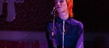 BARCELONA, ESPAÑA – ABRIL 29. Ede (Teclado y coros) de Xoel López en concierto como parte del Guitar BCN en el Palau de la música catalana el 29 de abril de 2022 en Barcelona, España. (Foto por Fernando Pérez)